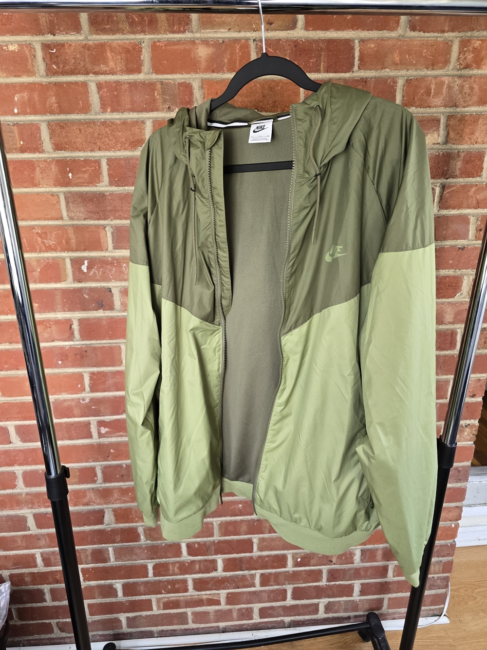 Nike Men’s Two-Tone Olive Green Windbreaker Jacket - Picture 7 of 7